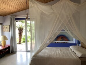 4 bedrooms, iron/ironing board, free WiFi, bed sheets