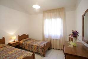 2 bedrooms, free WiFi, bed sheets - Portion of Villa 5 Sleeps 150mt from Giannella beach (Giannella)