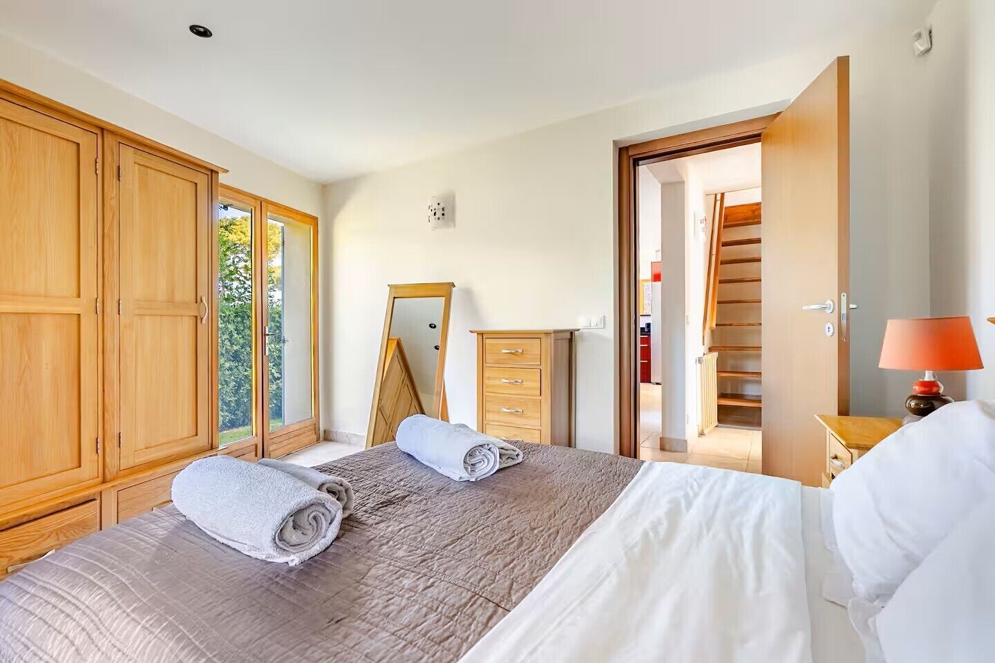 4 bedrooms, in-room safe, iron/ironing board, WiFi