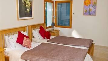 4 bedrooms, in-room safe, iron/ironing board, WiFi