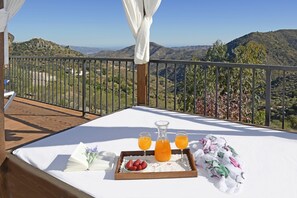 Property grounds - Villa José 2, 12 Pers, Heated Pool, Wifi, A/C, Petfriendly, sea view (Comares)