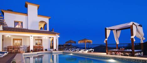 Outdoor pool, a heated pool