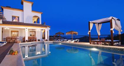 Villa José 2, 12 Pers, Heated Pool, Wifi, A/C, Petfriendly, sea view