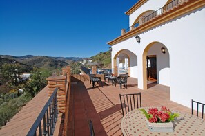 Outdoor dining - Villa José 2, 12 Pers, Heated Pool, Wifi, A/C, Petfriendly, sea view (Comares)