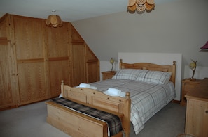 6 habitaciones, tabla de planchar con plancha y cunas gratuitas 