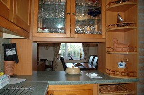 Full-size fridge, microwave, oven, stovetop - The Old Croft (Brora)