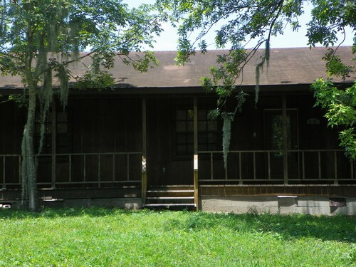 Peaceful Country Style Home.