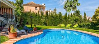 Villa for 6 with private pool by the Golf course of Miraflores