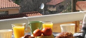 Hus av karaktär vid foten av canigou