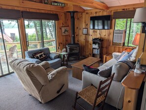 Smart-TV, DVD-Player, Bücher, Videothek