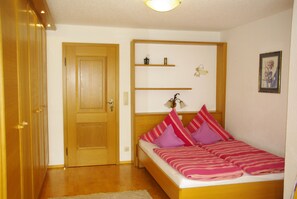 2 bedrooms, travel crib, free WiFi, bed sheets