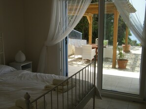 3 bedrooms, iron/ironing board, travel cot, free WiFi