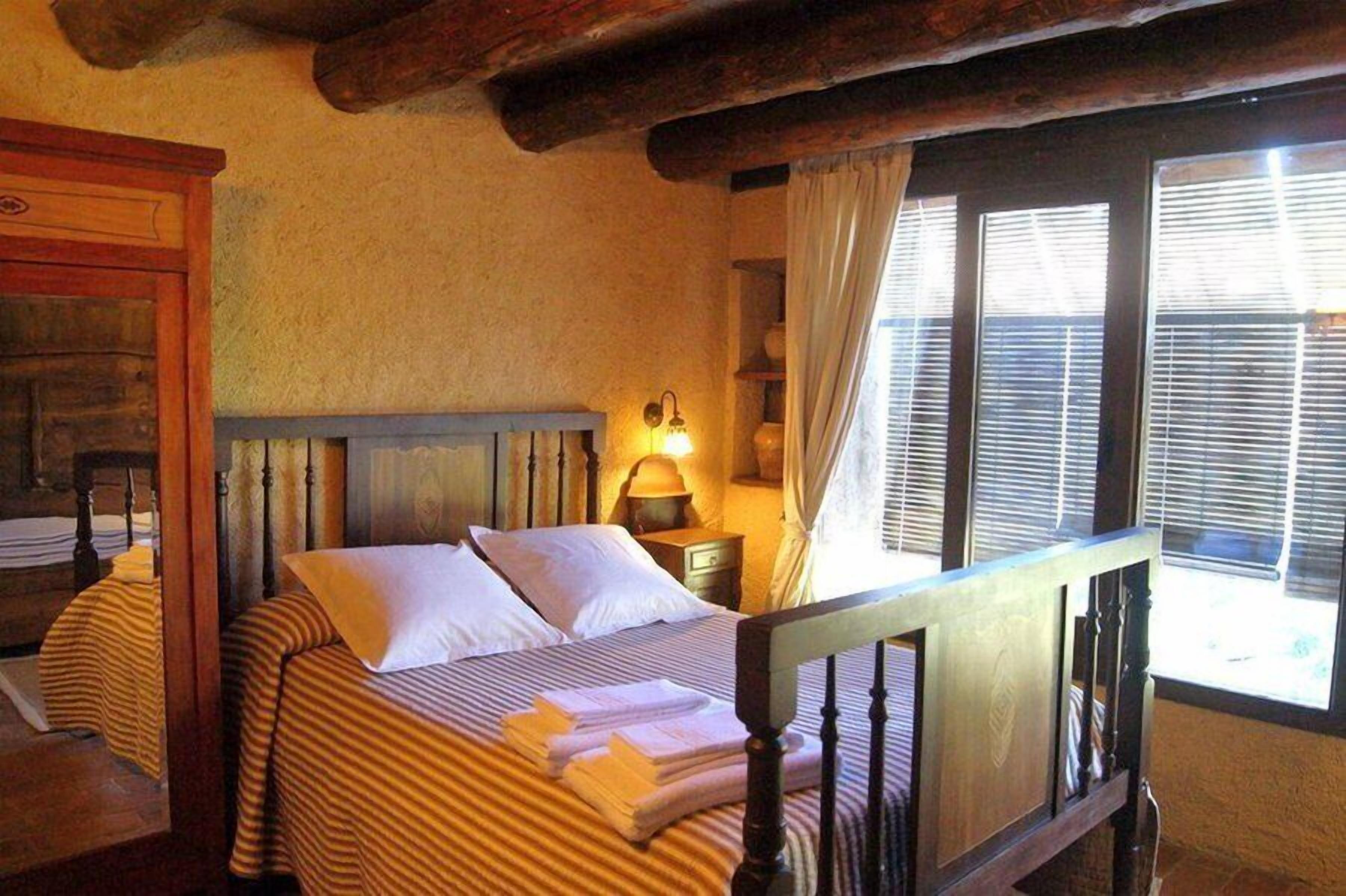 La Molina Soterres - 45-meter swimming pool and a waterfall in your garden!