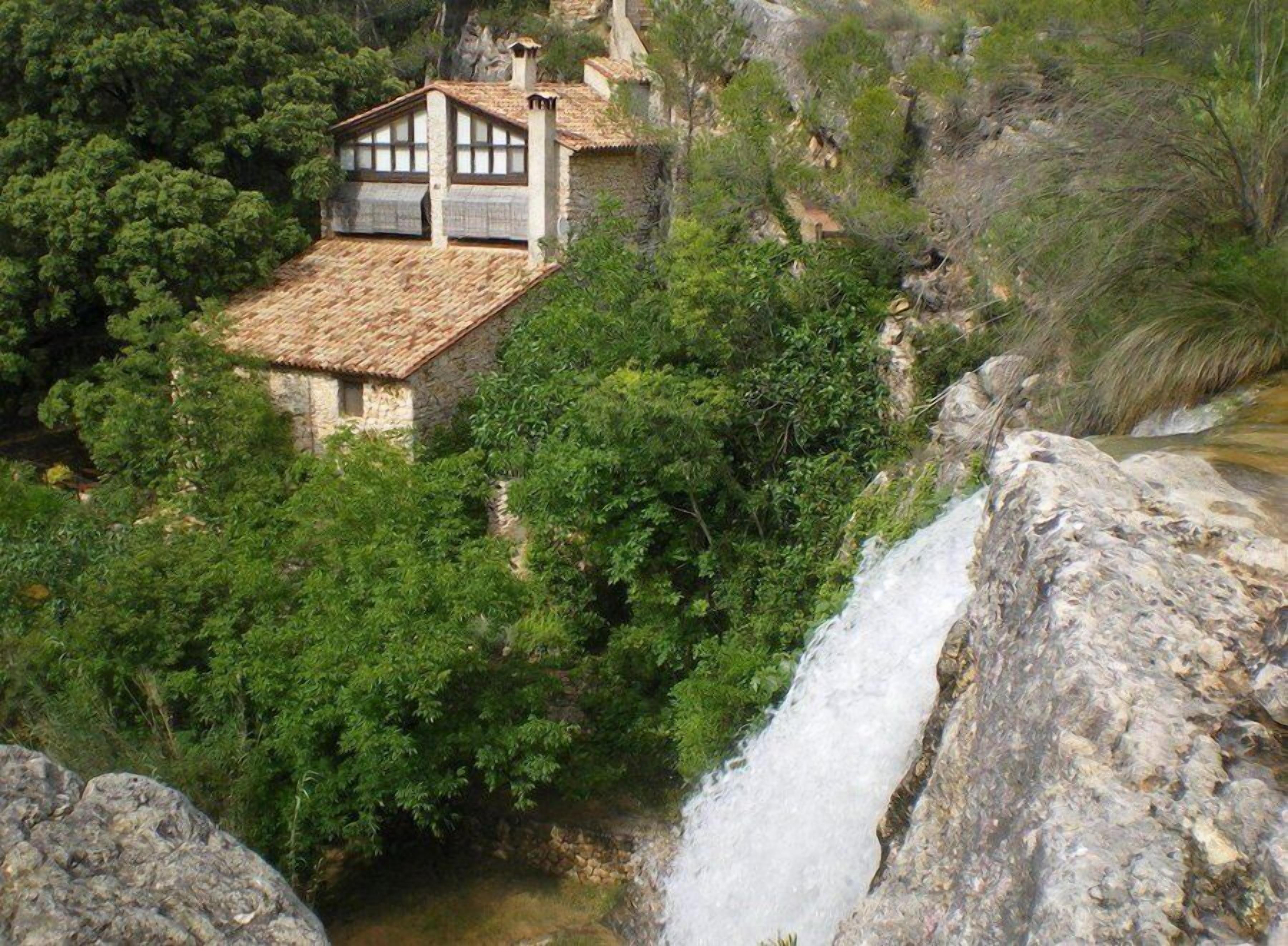La Molina Soterres - 45-meter swimming pool and a waterfall in your garden!