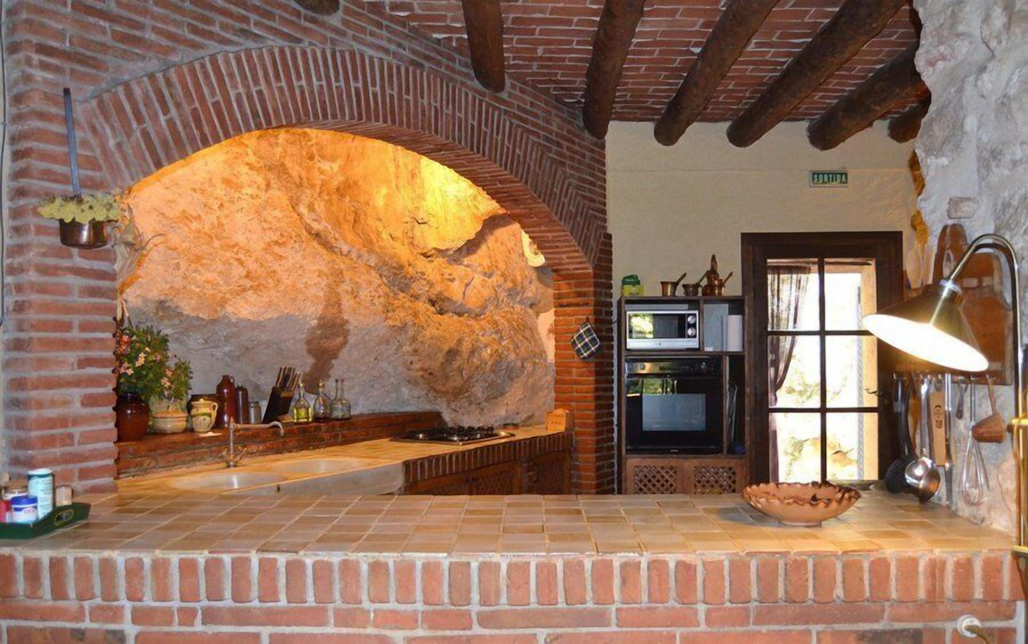 La Molina Soterres - 45-meter swimming pool and a waterfall in your garden!