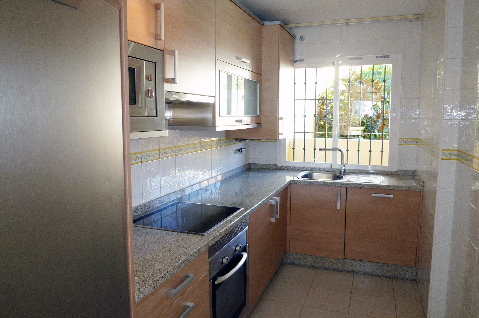 Near marina and  beaches south facing terraca,