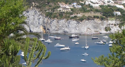 The house by the sea one step away from the beach