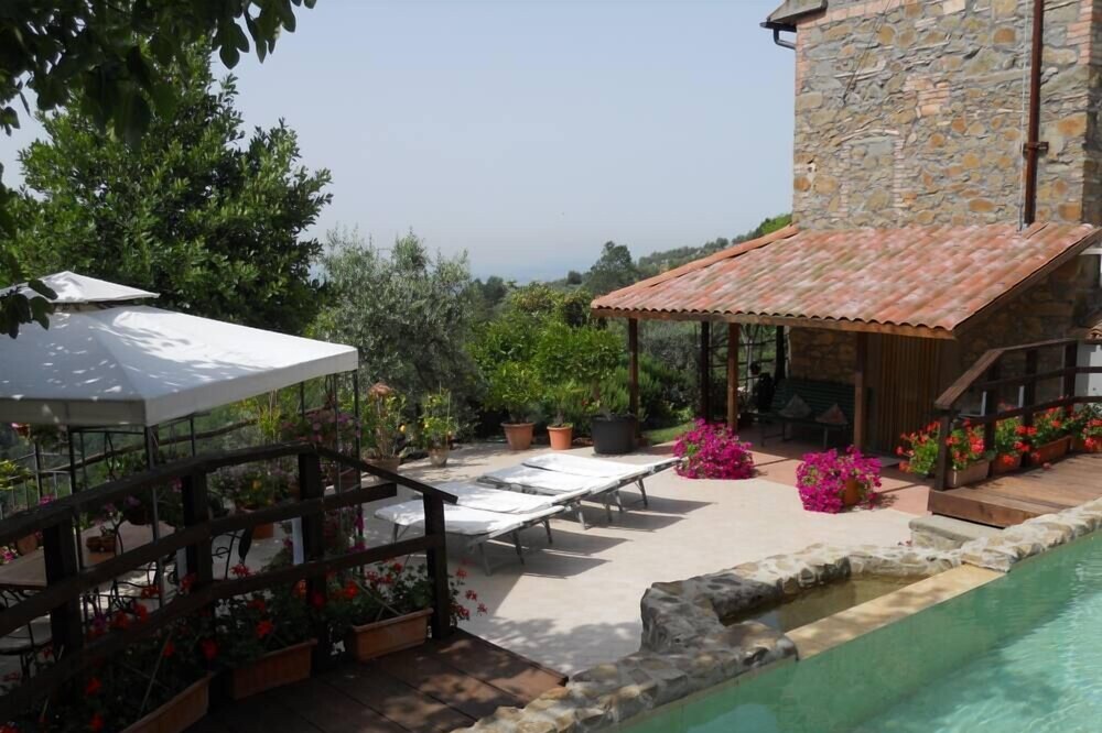 House with garden - S. Baronto