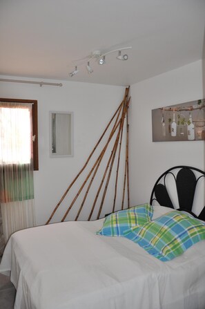 3 bedrooms, iron/ironing board, free WiFi