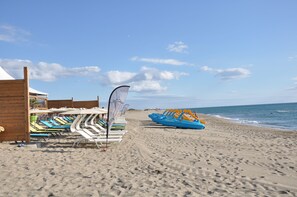 Sun loungers - Minutes from the beach, pool inside the residence, shopping facilities nearby (Sainte-Marie)
