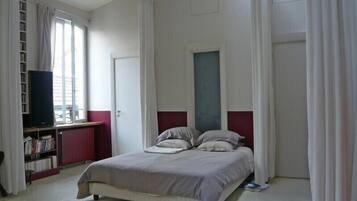 1 slaapkamer, een bureau, een strijkplank/strijkijzer, gratis wifi