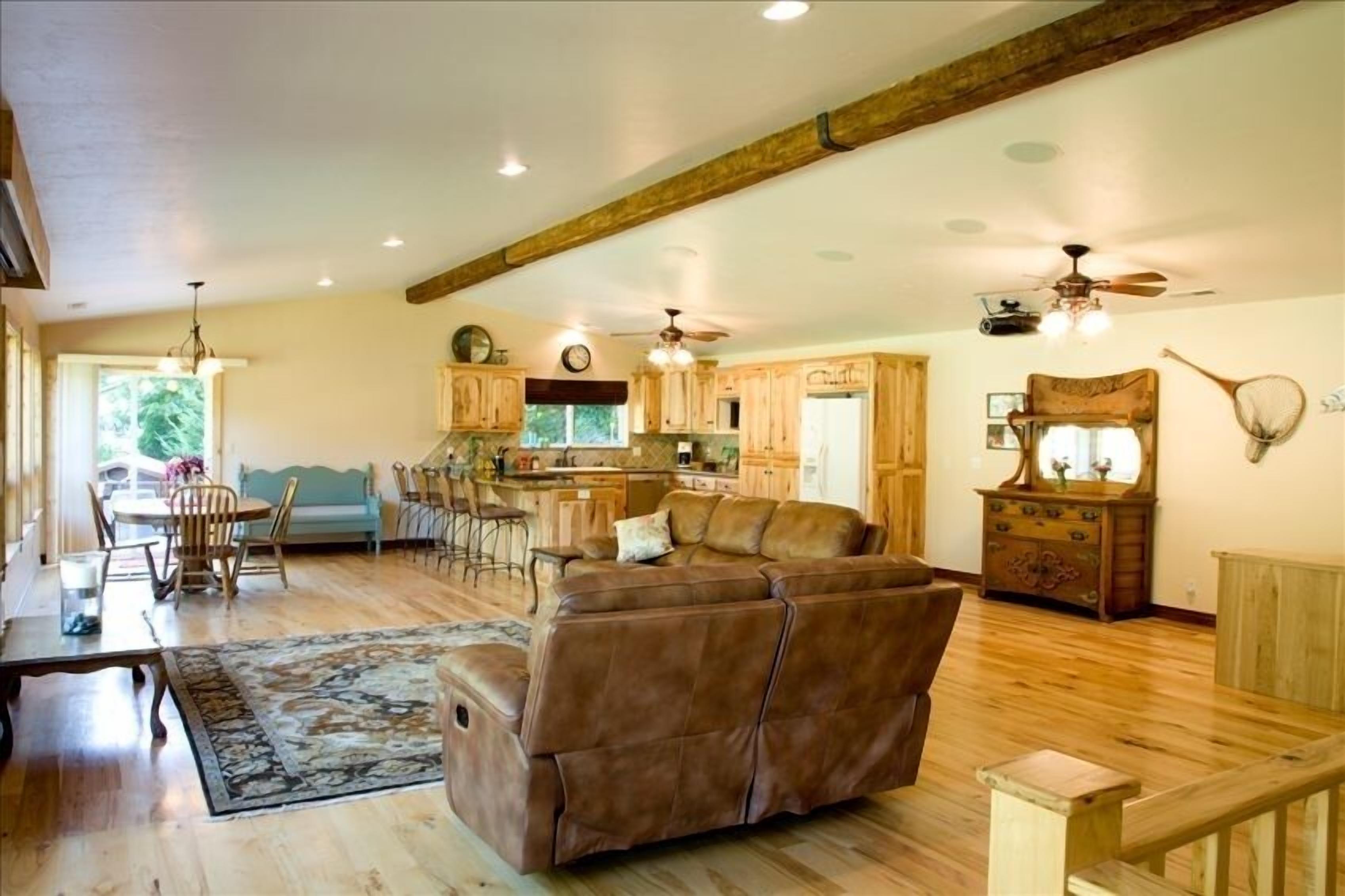 Most Spectacular River Front House on the Rogue River