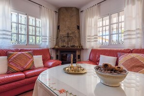 Smart TV, fireplace, DVD player, books