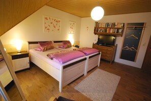 2 bedrooms, internet, bed sheets
