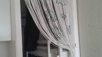 2 slaapkamers, een strijkplank/strijkijzer, wifi, rolstoeltoegang