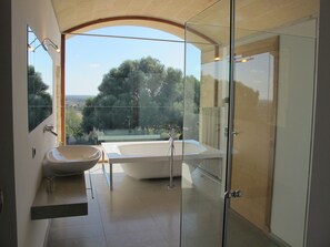 Combined shower/bathtub, hair dryer, bidet, towels - Luxury villa, complete privacy and tranquility, scenic views, 8 people (Felanitx)