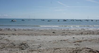 Pretty fisherman's cottage with sea view and beautiful beaches within walking distance
