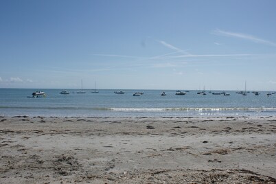 Pretty fisherman's cottage with sea view and beautiful beaches within walking distance