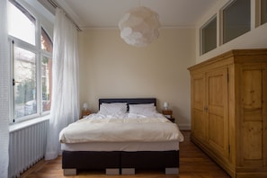 1 chambre, bureau, chambres insonorisées, fer et planche à repasser