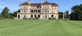 Belle propriété, bien entretenue, prÚs des hÎtels particuliers et de la plage, cuisine complÚte