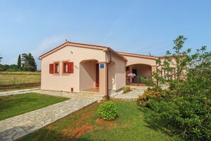 Exterior - Holiday house Luna * 1000 m2 fenced garden, terrace, private pool (Marčana)