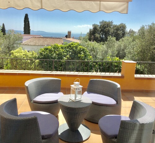 Ferienhaus für maximal 6 Personen , Privat-Pool, Meerblick -Glasfaser Internet 