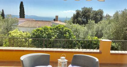 Holiday house, private- pool, sea view, fiber-interent, parking