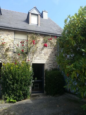 Exterior - 7 Cottages in 100 acres, heated pool. Near Pont Aven, Concarneau, beaches 15km (Melgven)