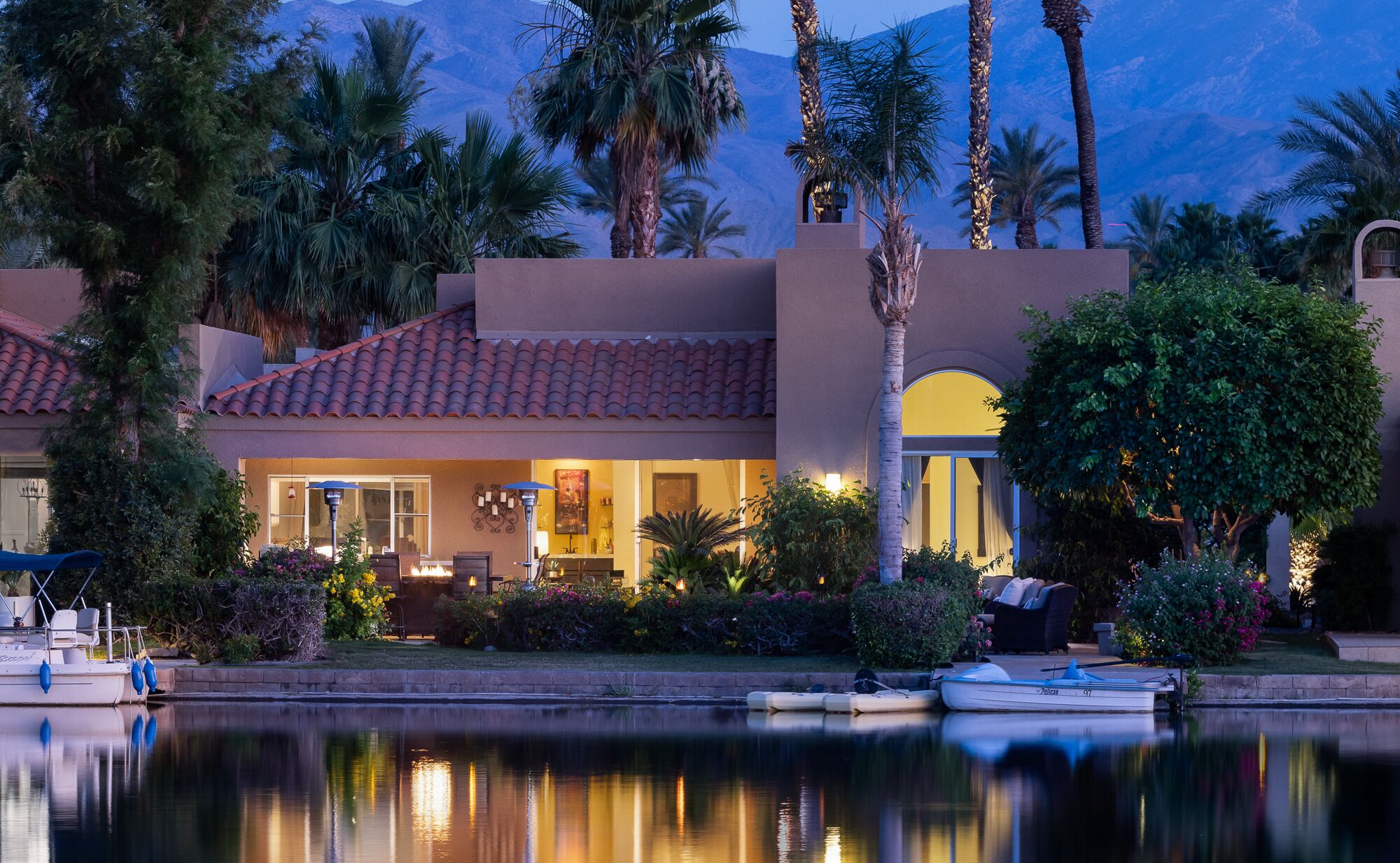 Luxury Living on Lake Mirage! 180 degree lakefront view!