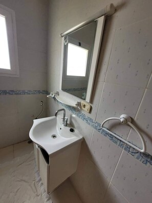 Ensemble douche/baignoire, sèche-cheveux