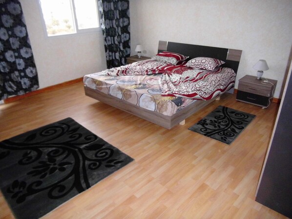 2 間睡房、床單