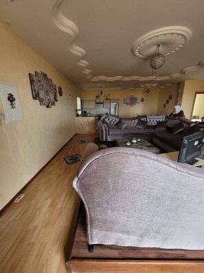 TV, DVD player - Vacation apartment in Tunisia (quiet location) (CHATT MERIAM)