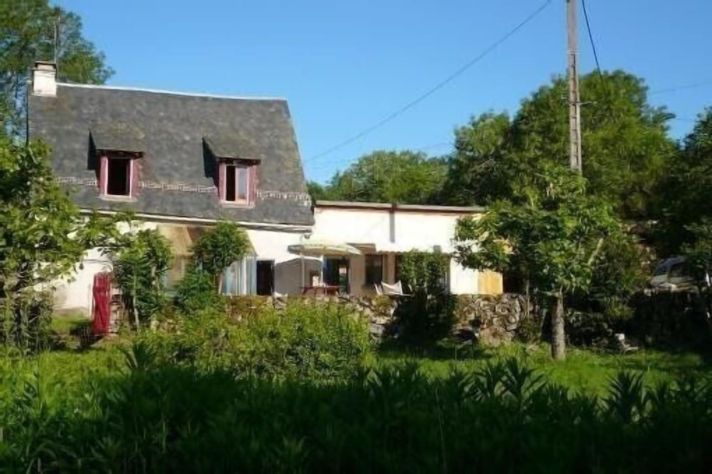 Auvergne with family, friends, house and studio, garden, WIFI