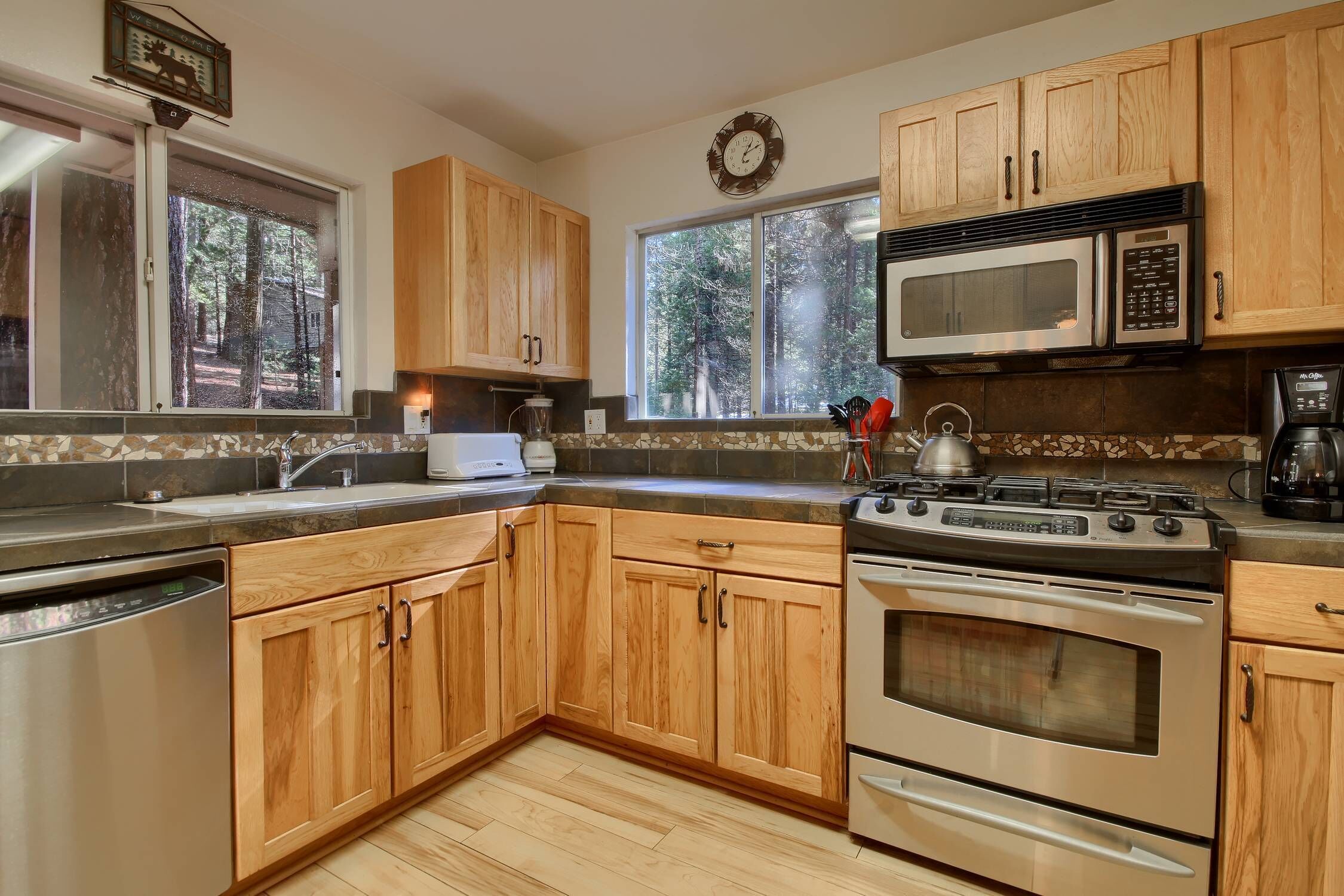 Hibernation Hideaway- Inside Yosemite- Pet Friendly!