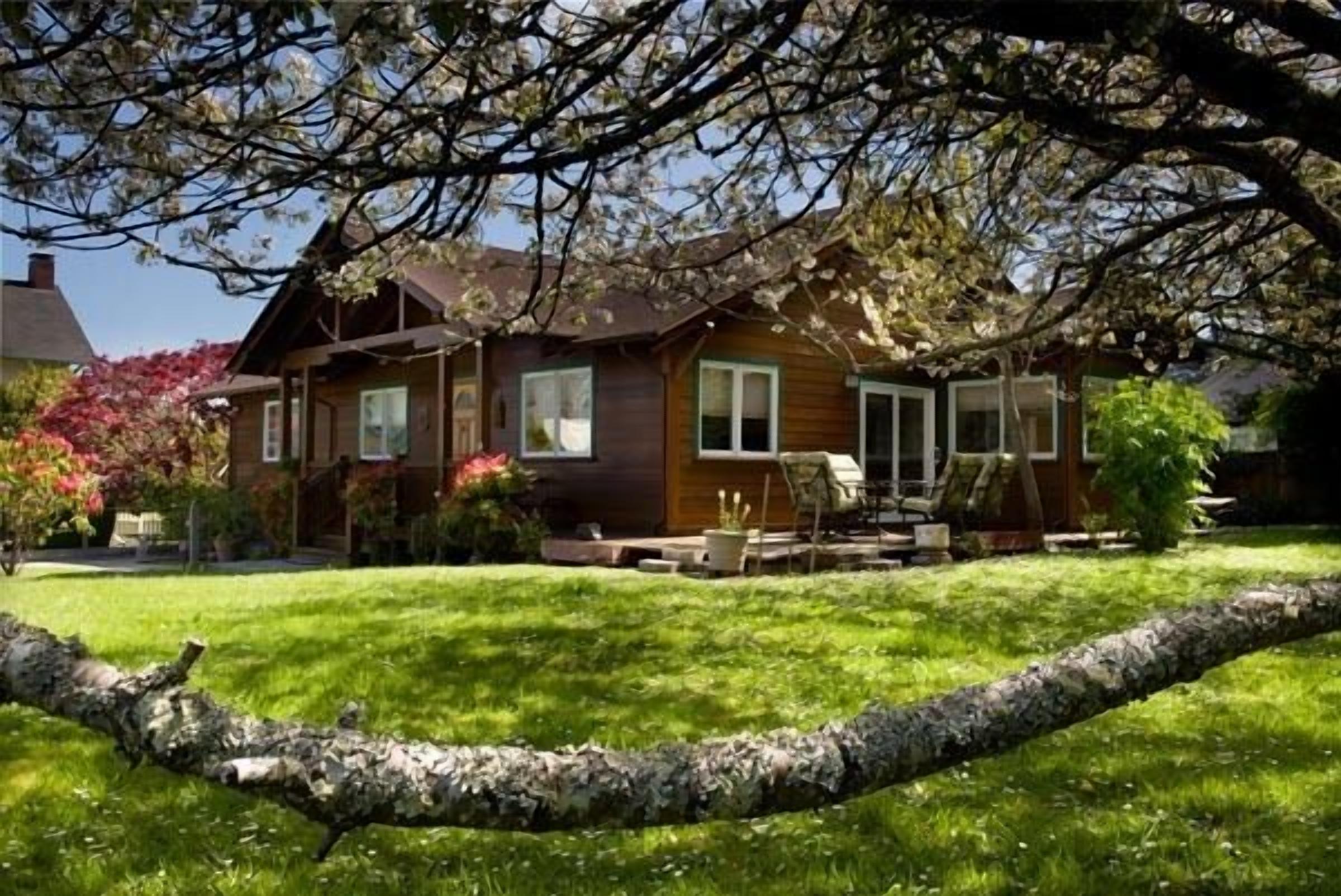 Francis Street Vacation Home.  Ferndale, California