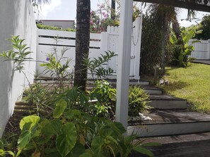 Property grounds - F2 furnished, spacious, comfortable, terrace, private entrance and garden, DIDIER (Fort de France)