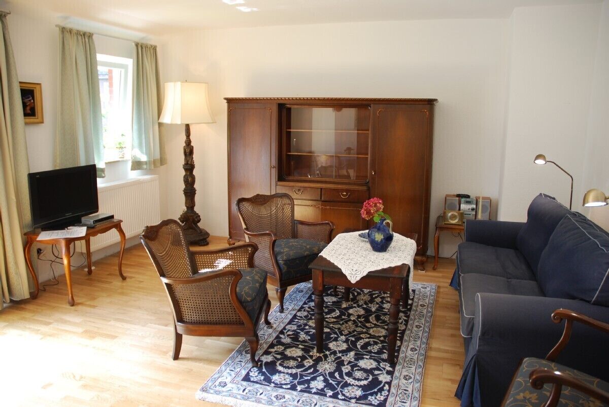 grand 2-room apartment (70m²) with balcony, central but located in green landsca