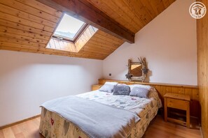3 bedrooms, iron/ironing board, WiFi