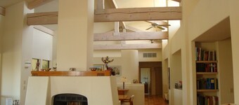 Casa Linda: Elegant Desert Mountain Vacation Home