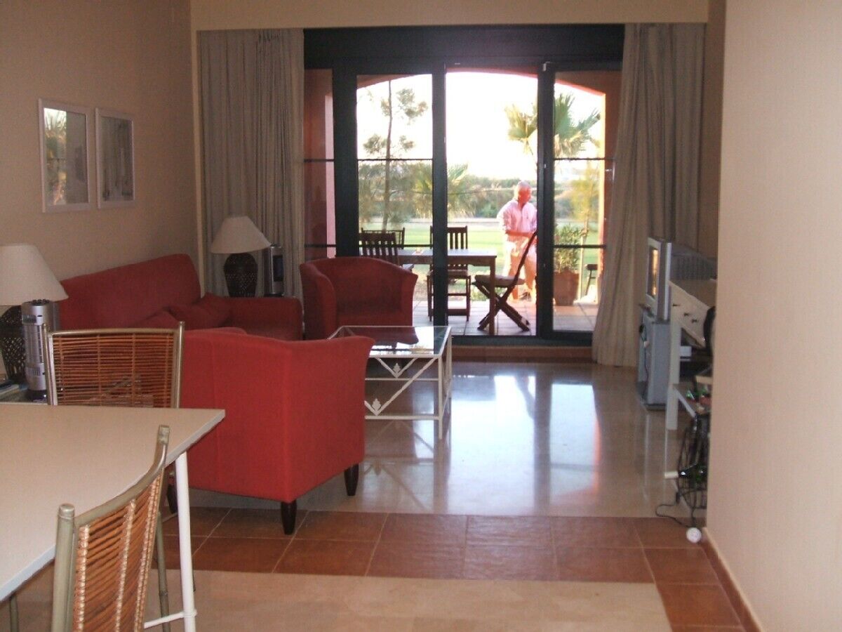 Luxury golf apartment with pool and gardens, 2 bedrooms, 2 bathrooms, sleeps 6